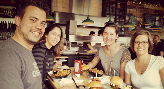Clients du restaurant Le Burger Shop, bar à burger gourmet Clients du restaurant Le Burger Shop, bar à burger gourmet